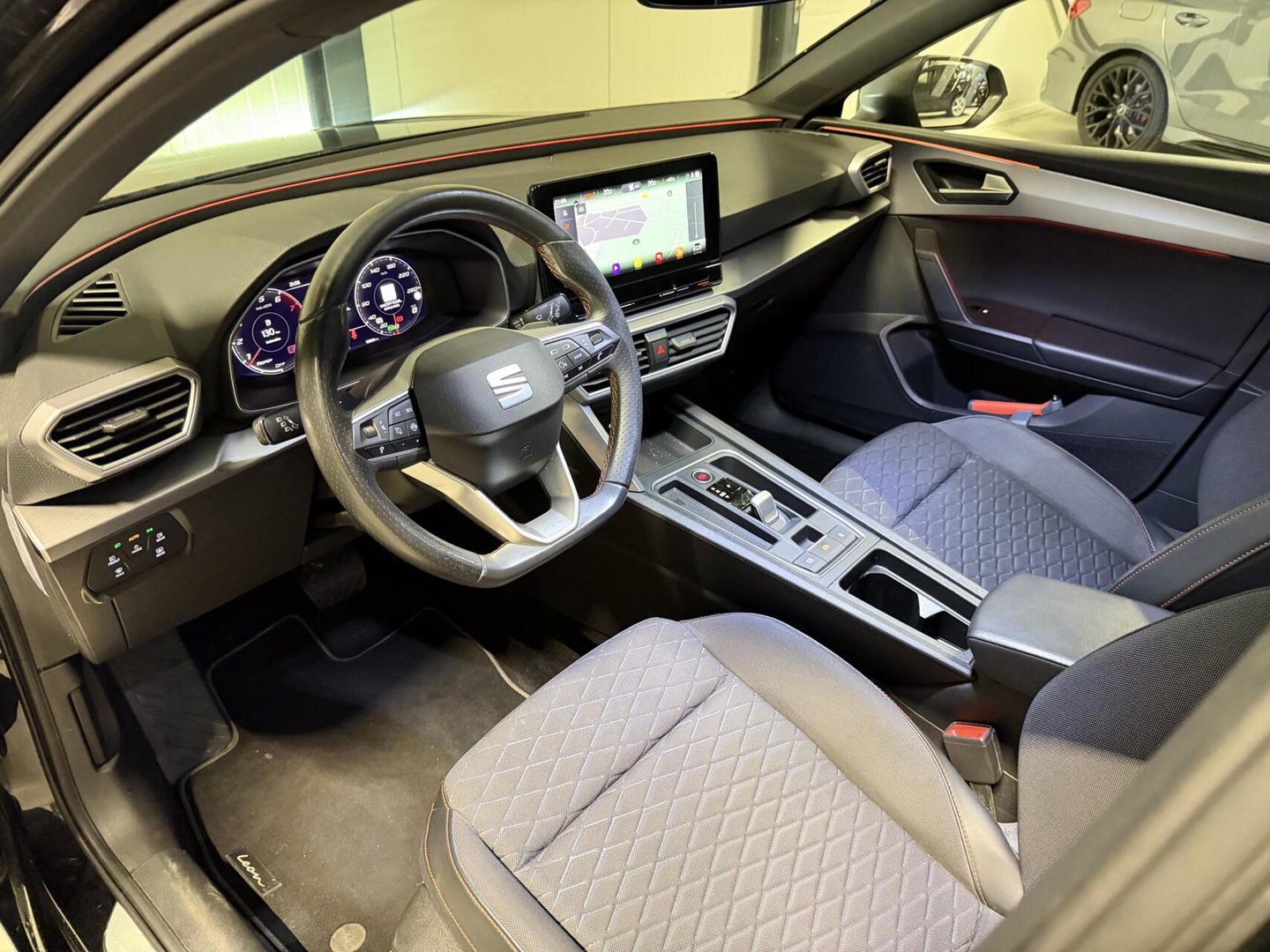 SEAT Leon Sportstourer Seat Leon 1.5 eTSI FR 150PK Virtual Sfeer Trekhaak Carplay