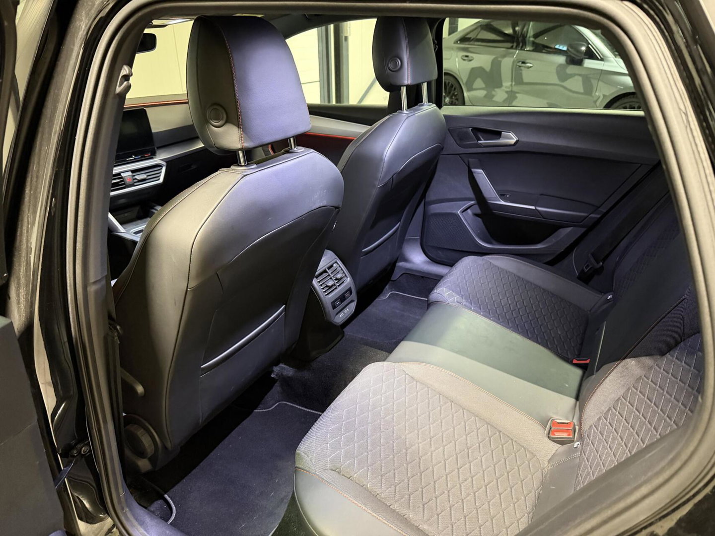 SEAT Leon Sportstourer Seat Leon 1.5 eTSI FR 150PK Virtual Sfeer Trekhaak Carplay