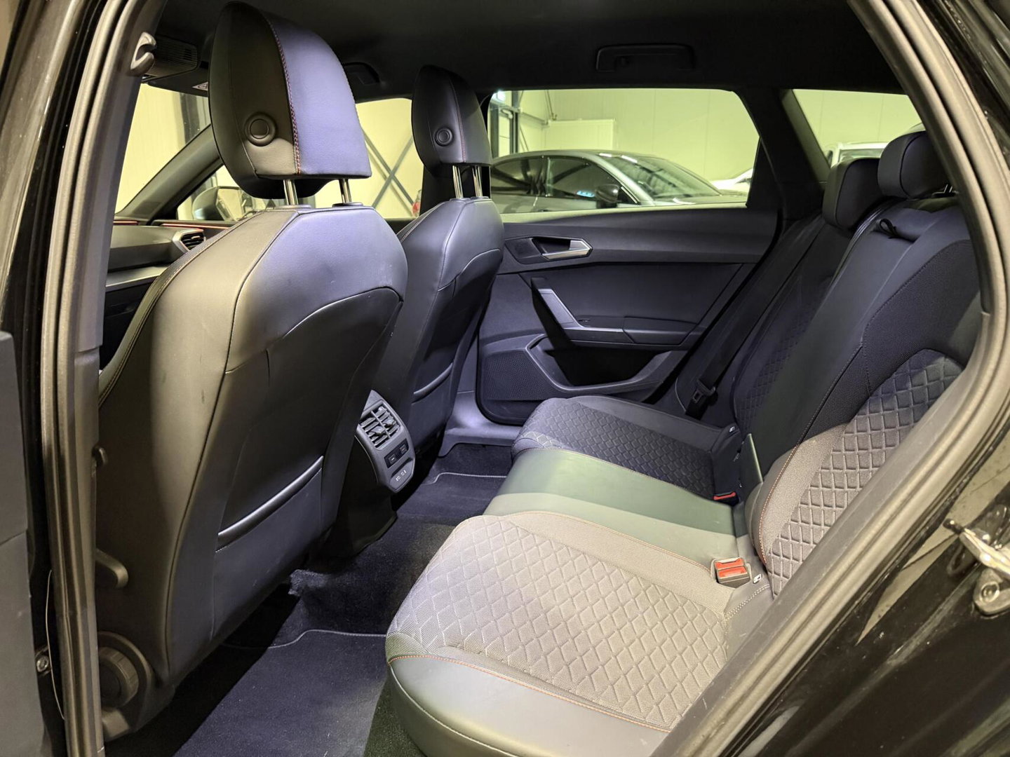 SEAT Leon Sportstourer Seat Leon 1.5 eTSI FR 150PK Virtual Sfeer Trekhaak Carplay