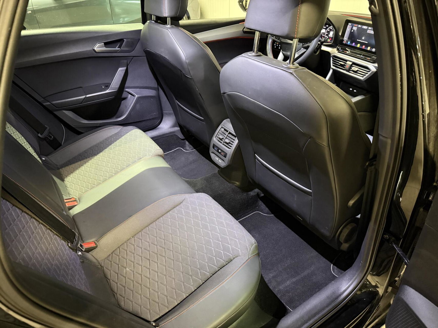 SEAT Leon Sportstourer Seat Leon 1.5 eTSI FR 150PK Virtual Sfeer Trekhaak Carplay