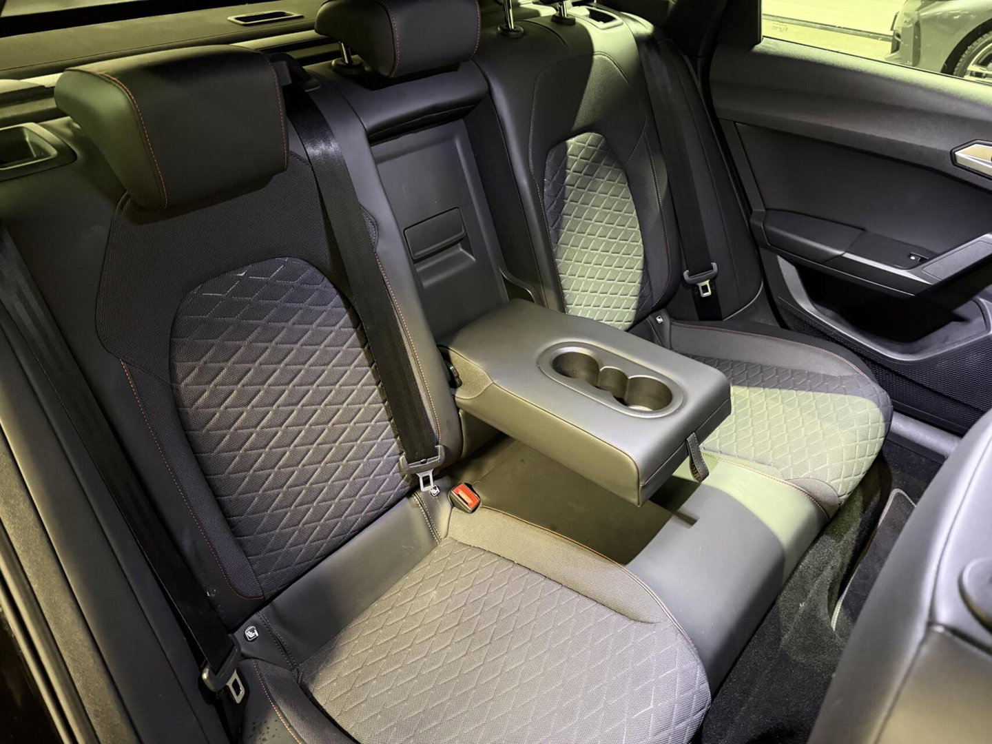 SEAT Leon Sportstourer Seat Leon 1.5 eTSI FR 150PK Virtual Sfeer Trekhaak Carplay