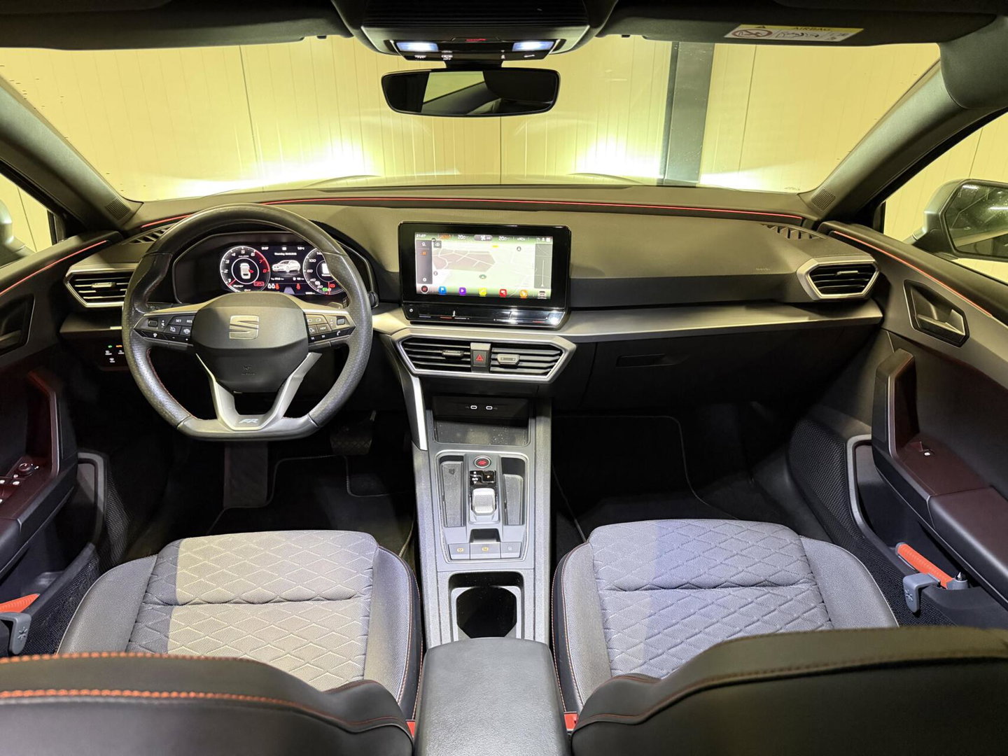 SEAT Leon Sportstourer Seat Leon 1.5 eTSI FR 150PK Virtual Sfeer Trekhaak Carplay