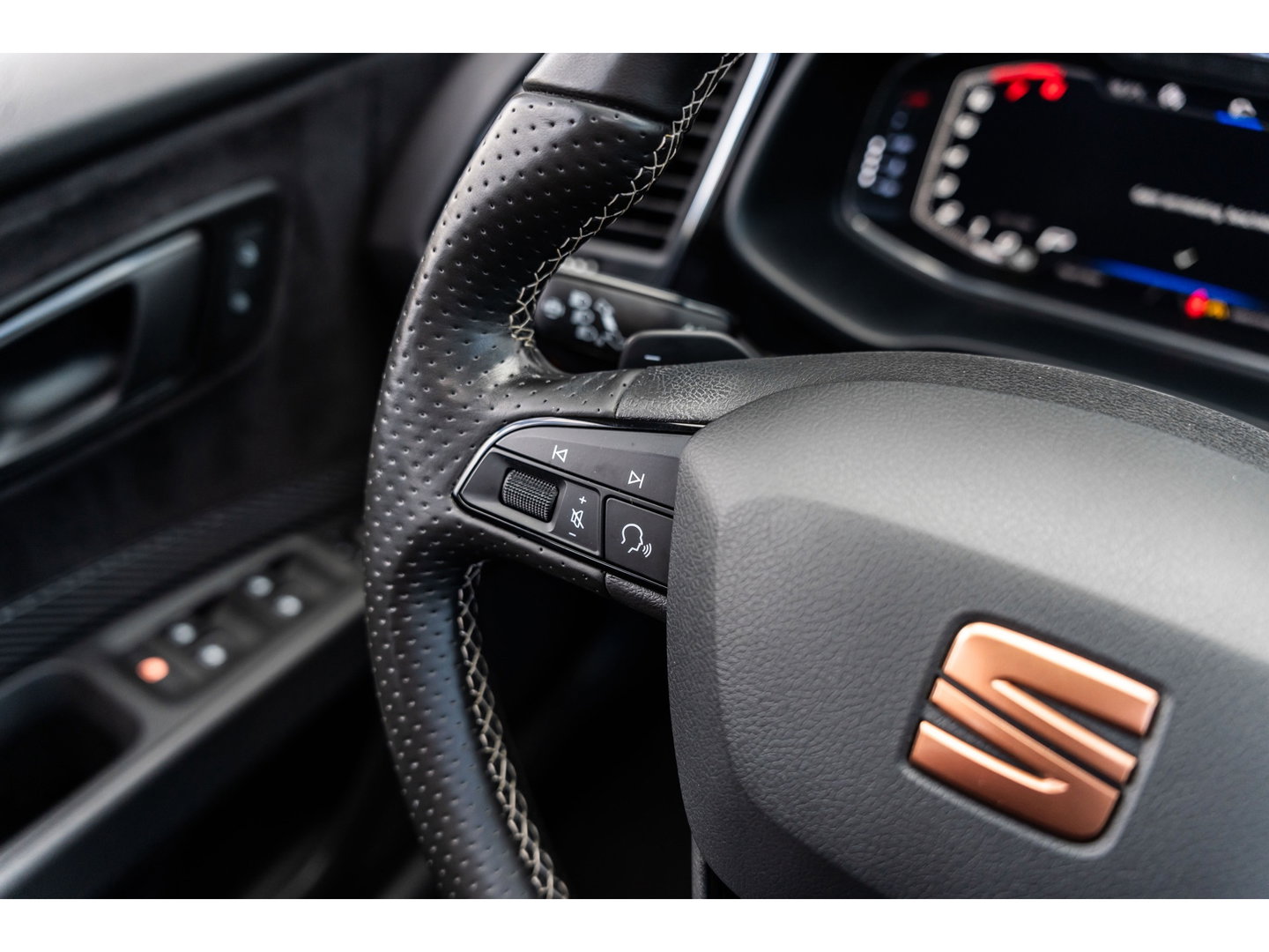 SEAT Leon ST 2.0 TSI CUPRA 300 4DRIVE PANO BEATS CAMERA DAB+