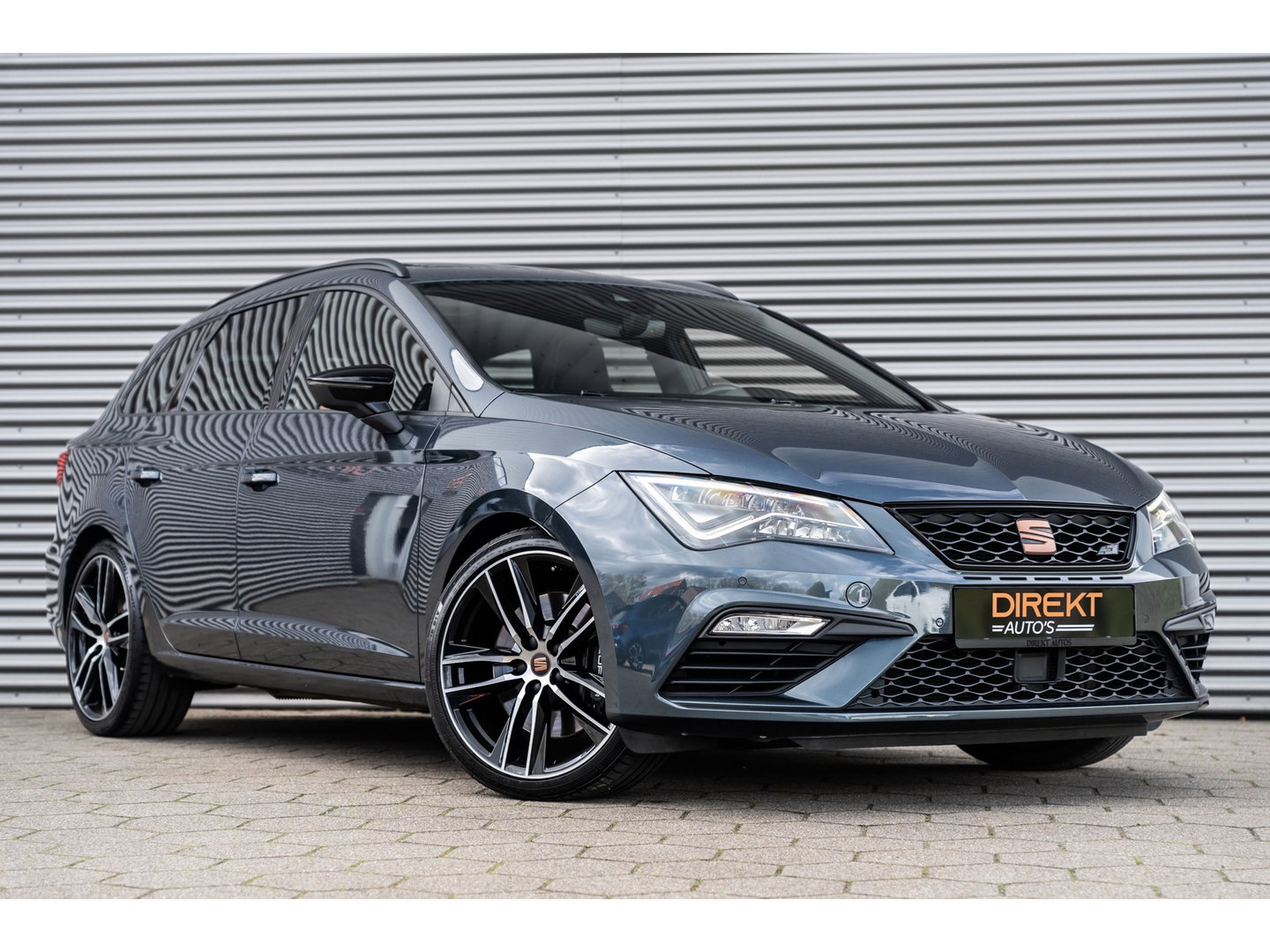 SEAT Leon ST 2.0 TSI CUPRA 300 4DRIVE PANO BEATS CAMERA DAB+
