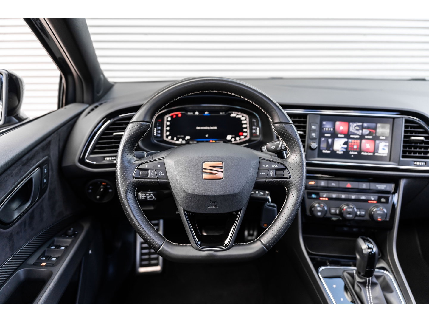 SEAT Leon ST 2.0 TSI CUPRA 300 4DRIVE PANO BEATS CAMERA DAB+