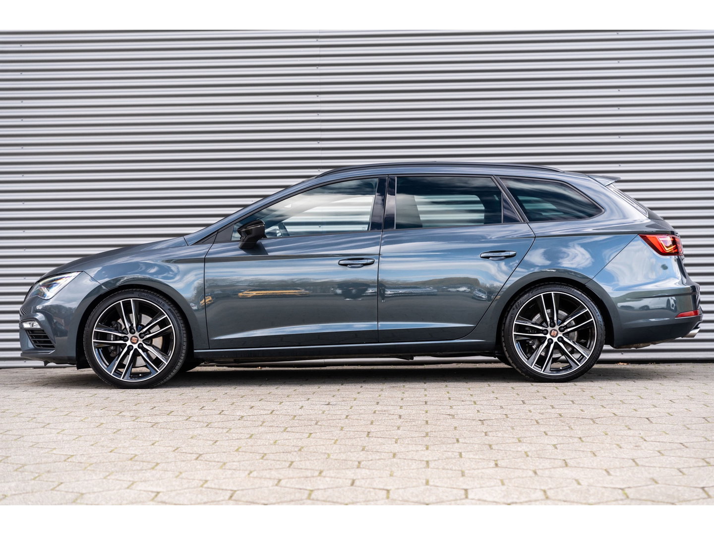 SEAT Leon ST 2.0 TSI CUPRA 300 4DRIVE PANO BEATS CAMERA DAB+