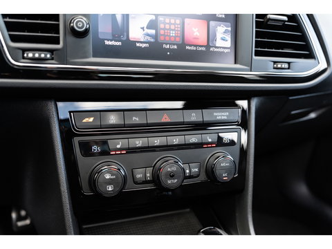 SEAT Leon ST 2.0 TSI CUPRA 300 4DRIVE PANO BEATS CAMERA DAB+