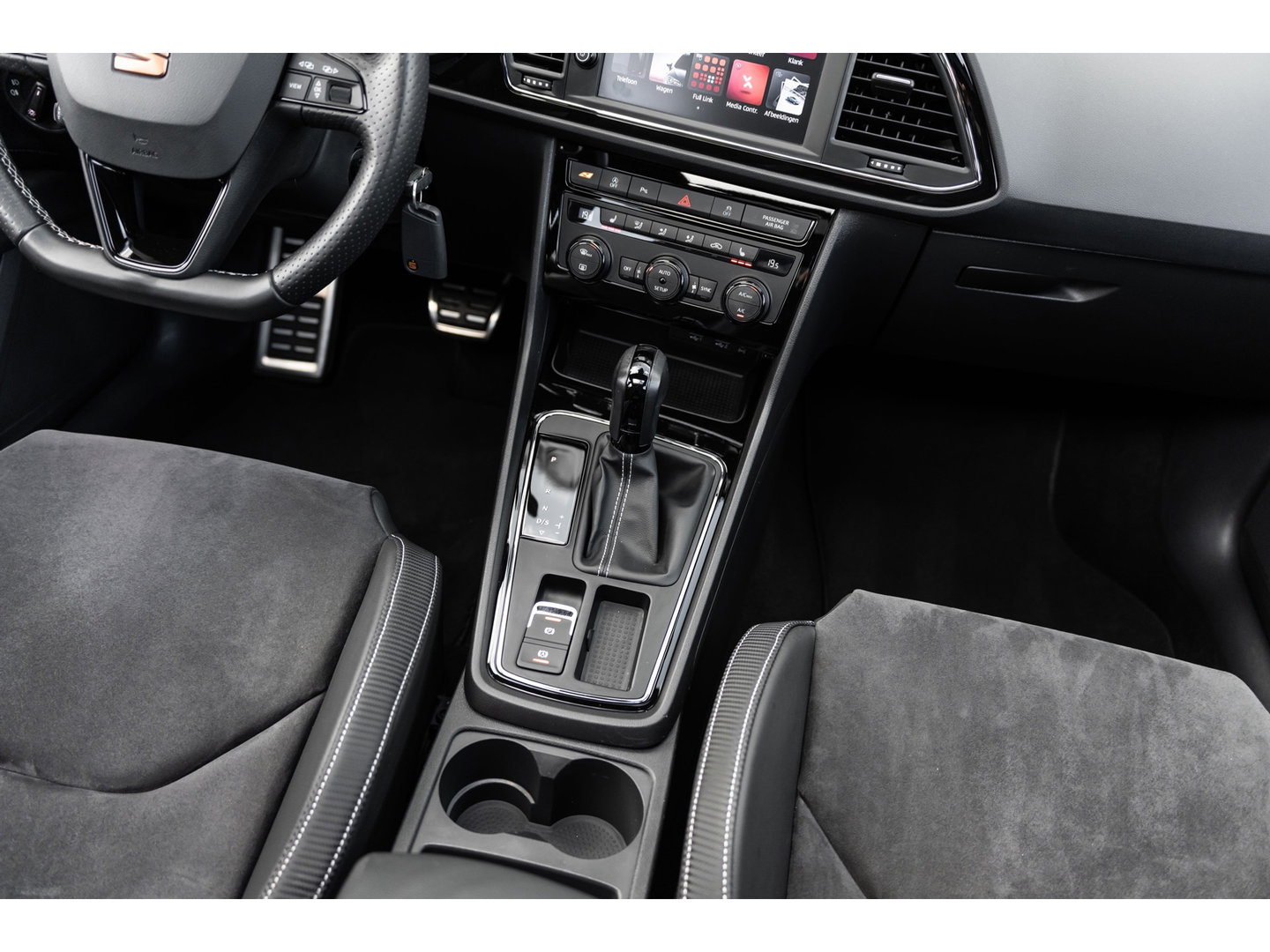 SEAT Leon ST 2.0 TSI CUPRA 300 4DRIVE PANO BEATS CAMERA DAB+