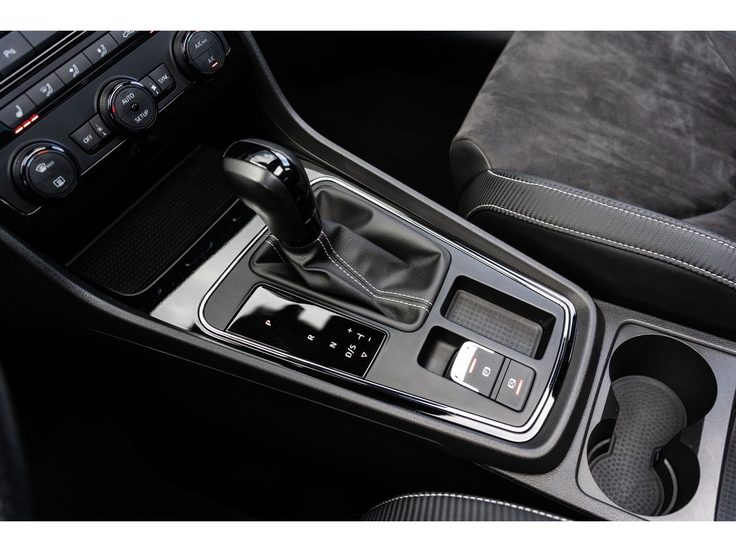 SEAT Leon ST 2.0 TSI CUPRA 300 4DRIVE PANO BEATS CAMERA DAB+