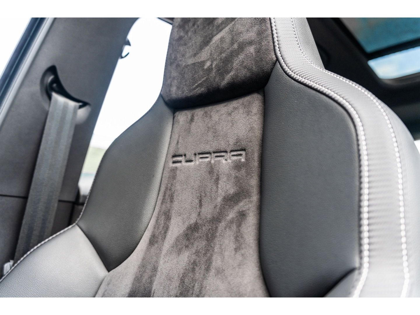 SEAT Leon ST 2.0 TSI CUPRA 300 4DRIVE PANO BEATS CAMERA DAB+