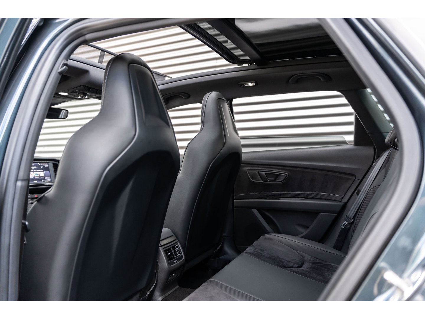 SEAT Leon ST 2.0 TSI CUPRA 300 4DRIVE PANO BEATS CAMERA DAB+