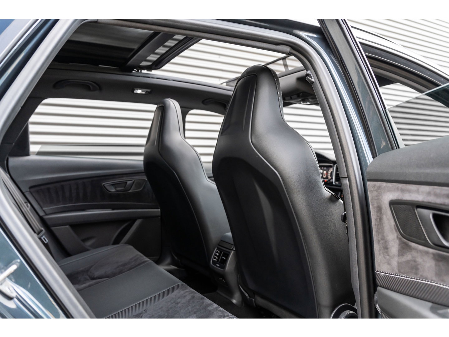 SEAT Leon ST 2.0 TSI CUPRA 300 4DRIVE PANO BEATS CAMERA DAB+