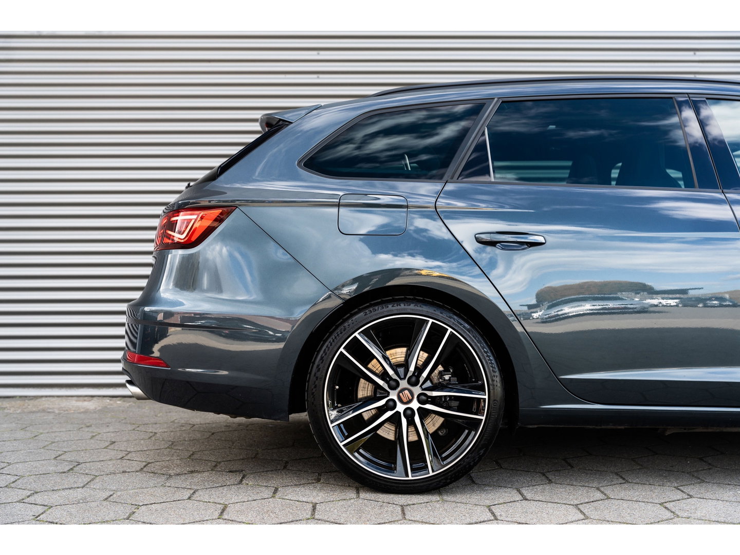 SEAT Leon ST 2.0 TSI CUPRA 300 4DRIVE PANO BEATS CAMERA DAB+