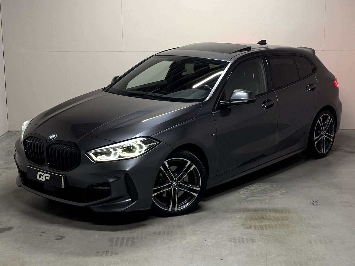 BMW 1 Serie 118i M-Sport Pano H/K Leer Sfeer Carplay NAP