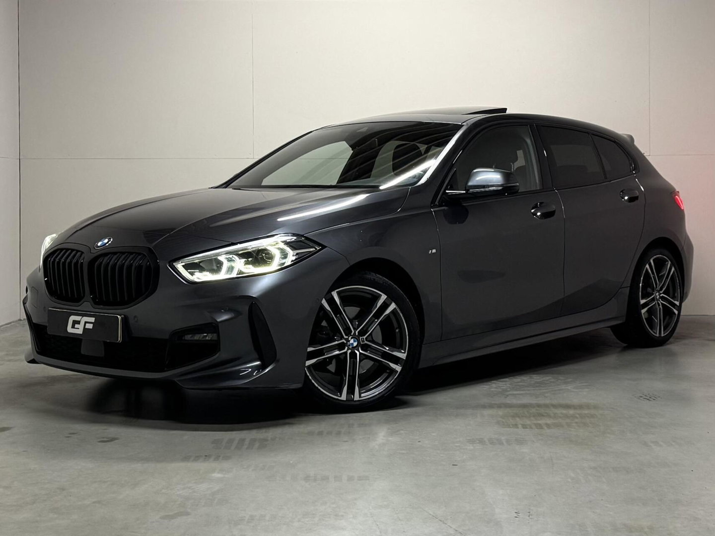 BMW 1 Serie 118i M-Sport Pano H/K Leer Sfeer Carplay NAP