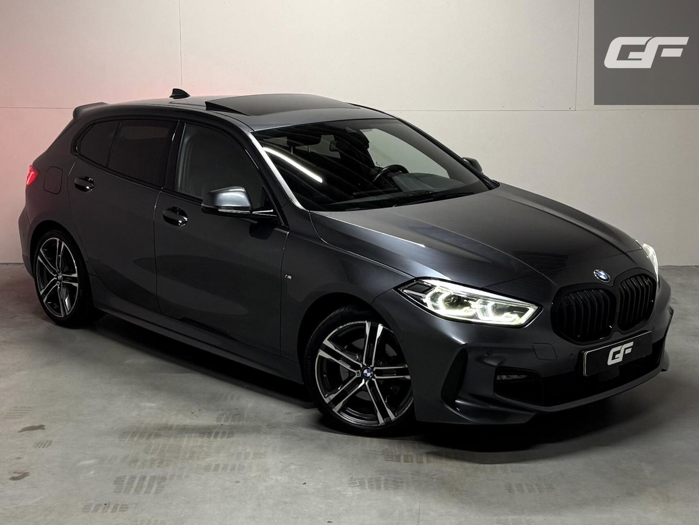 BMW 1 Serie 118i M-Sport Pano H/K Leer Sfeer Carplay NAP