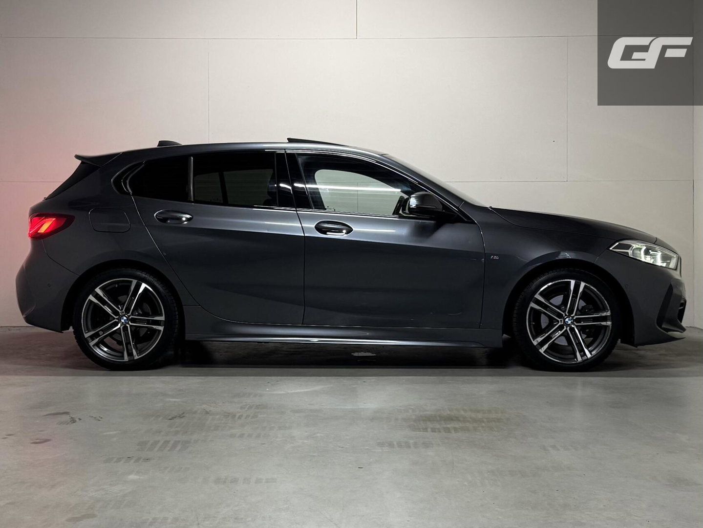 BMW 1 Serie 118i M-Sport Pano H/K Leer Sfeer Carplay NAP