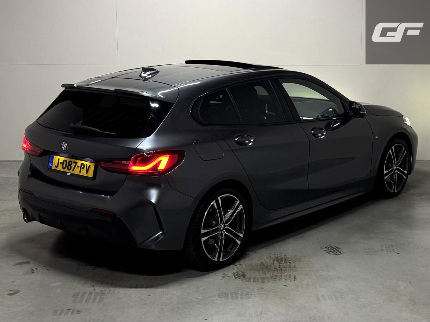 BMW 1 Serie 118i M-Sport Pano H/K Leer Sfeer Carplay NAP