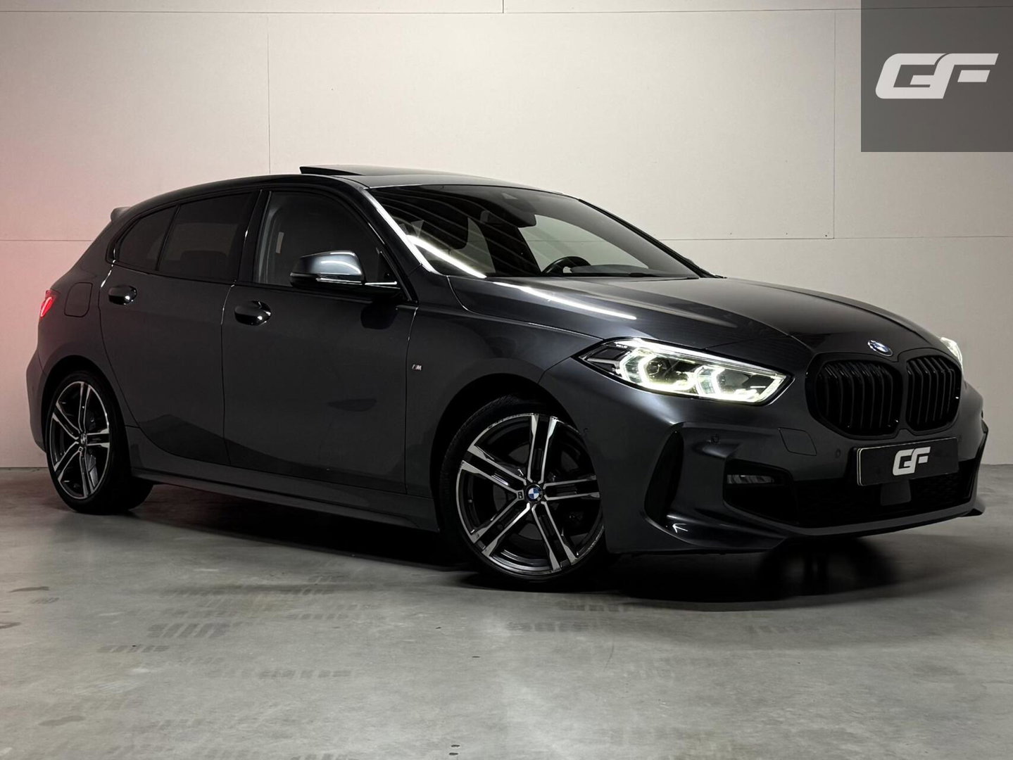 BMW 1 Serie 118i M-Sport Pano H/K Leer Sfeer Carplay NAP