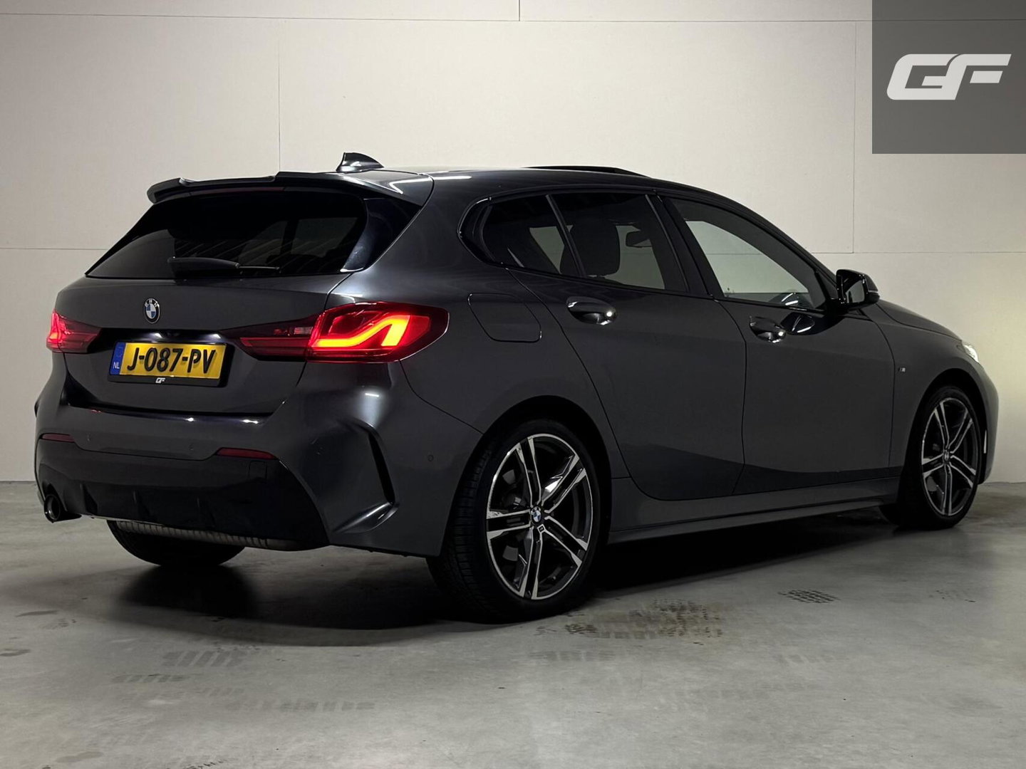 BMW 1 Serie 118i M-Sport Pano H/K Leer Sfeer Carplay NAP