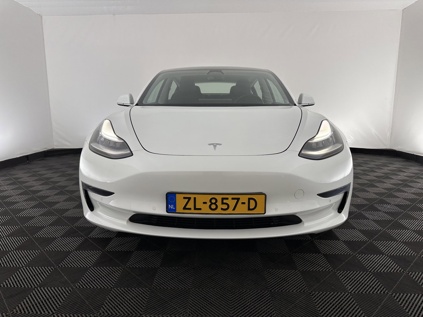 Tesla Model 3 Long Range AWD 75 kWh [ 3-Fase ] (INCL-BTW) Aut. *PANO | AUTOPILOT | LEATHER | KEYLESS | FULL-LED | MEMORY-PACK | TOPVIEW | DAB | CARPLAY | DIGI-COCKPIT | LANE-ASSIST | COMFORTSEATS | 19"ALU*