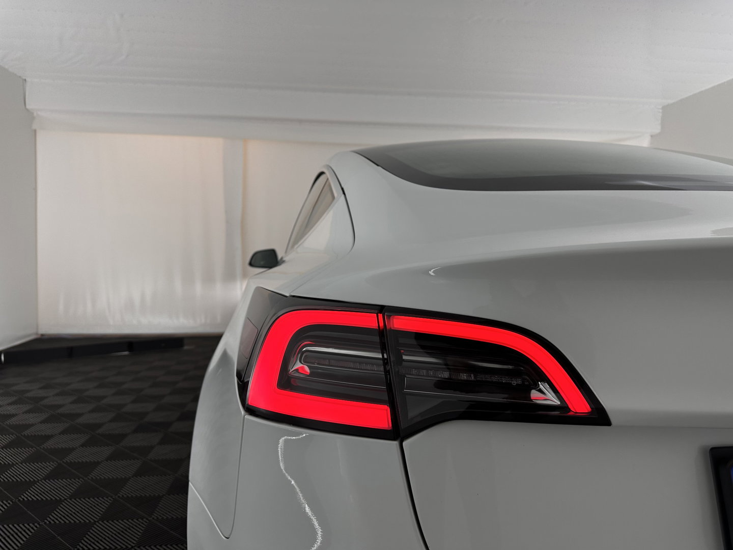 Tesla Model 3 Long Range AWD 75 kWh [ 3-Fase ] (INCL-BTW) Aut. *PANO | AUTOPILOT | LEATHER | KEYLESS | FULL-LED | MEMORY-PACK | TOPVIEW | DAB | CARPLAY | DIGI-COCKPIT | LANE-ASSIST | COMFORTSEATS | 19"ALU*