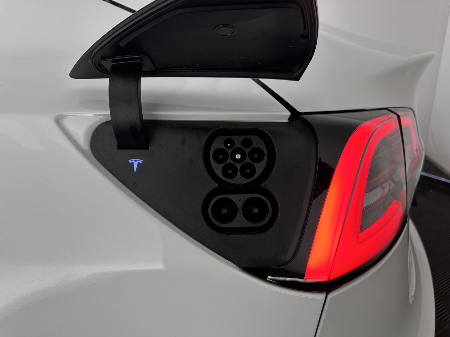 Tesla Model 3 Long Range AWD 75 kWh [ 3-Fase ] (INCL-BTW) Aut. *PANO | AUTOPILOT | LEATHER | KEYLESS | FULL-LED | MEMORY-PACK | TOPVIEW | DAB | CARPLAY | DIGI-COCKPIT | LANE-ASSIST | COMFORTSEATS | 19"ALU*