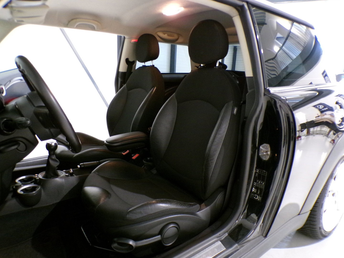 MINI Mini 1.6 Cooper S Pepper 184PK Xenon Bluetooth Navigatie Leer 17"Velgen Climatronic Cruise-control Garantie