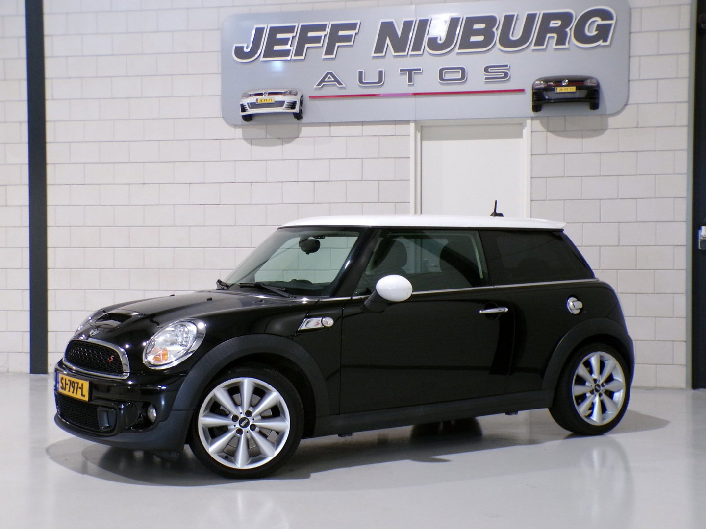 MINI Mini 1.6 Cooper S Pepper 184PK Xenon Bluetooth Navigatie Leer 17"Velgen Climatronic Cruise-control Garantie