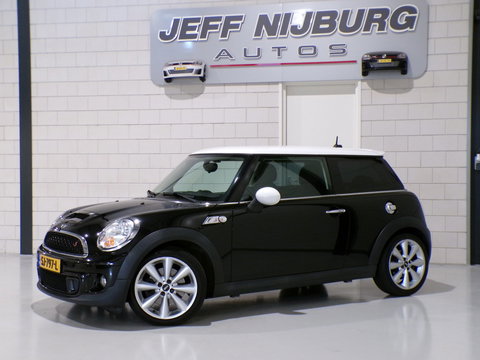 MINI Mini 1.6 Cooper S Pepper 184PK Xenon Bluetooth Navigatie Leer 17"Velgen Climatronic Cruise-control Garantie