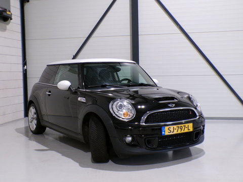 MINI Mini 1.6 Cooper S Pepper 184PK Xenon Bluetooth Navigatie Leer 17"Velgen Climatronic Cruise-control Garantie