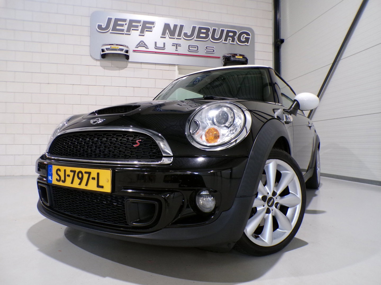 MINI Mini 1.6 Cooper S Pepper 184PK Xenon Bluetooth Navigatie Leer 17"Velgen Climatronic Cruise-control Garantie
