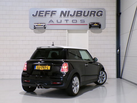 MINI Mini 1.6 Cooper S Pepper 184PK Xenon Bluetooth Navigatie Leer 17"Velgen Climatronic Cruise-control Garantie