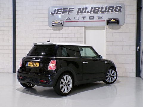 MINI Mini 1.6 Cooper S Pepper 184PK Xenon Bluetooth Navigatie Leer 17"Velgen Climatronic Cruise-control Garantie