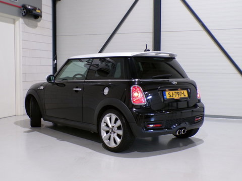MINI Mini 1.6 Cooper S Pepper 184PK Xenon Bluetooth Navigatie Leer 17"Velgen Climatronic Cruise-control Garantie