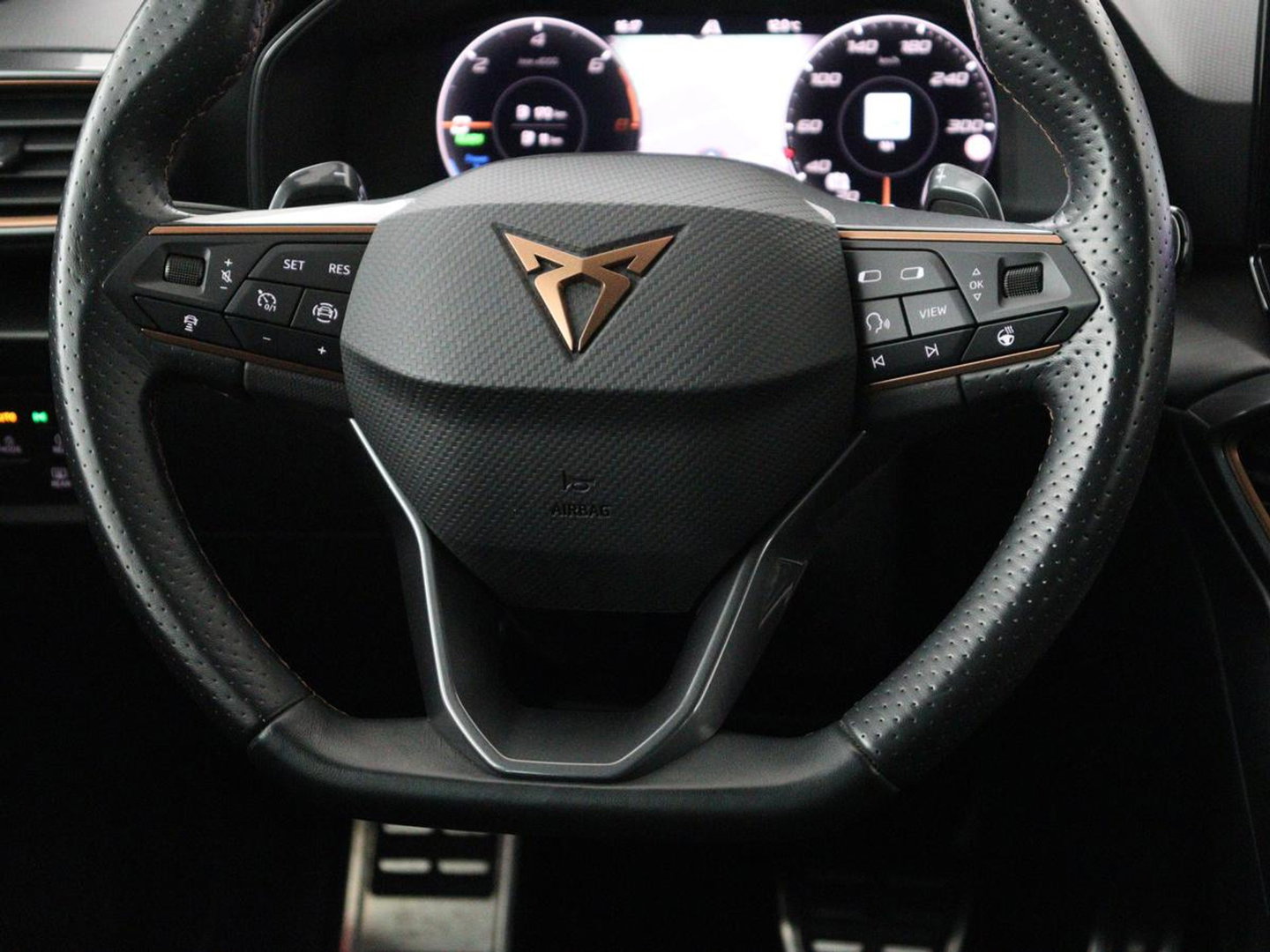 CUPRA Leon 1.4 eHybrid | SOH 90% | Carplay | Stoelverwarming | Adaptive cruise | Memory | Camera | Sfeerverlichting | Keyless | Sportstoelen | Navigatie | Full LED | Parkeerhulp | PHEV | Plug In