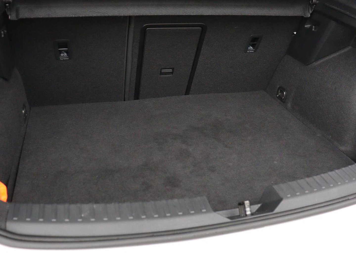 CUPRA Leon 1.4 eHybrid | SOH 90% | Carplay | Stoelverwarming | Adaptive cruise | Memory | Camera | Sfeerverlichting | Keyless | Sportstoelen | Navigatie | Full LED | Parkeerhulp | PHEV | Plug In