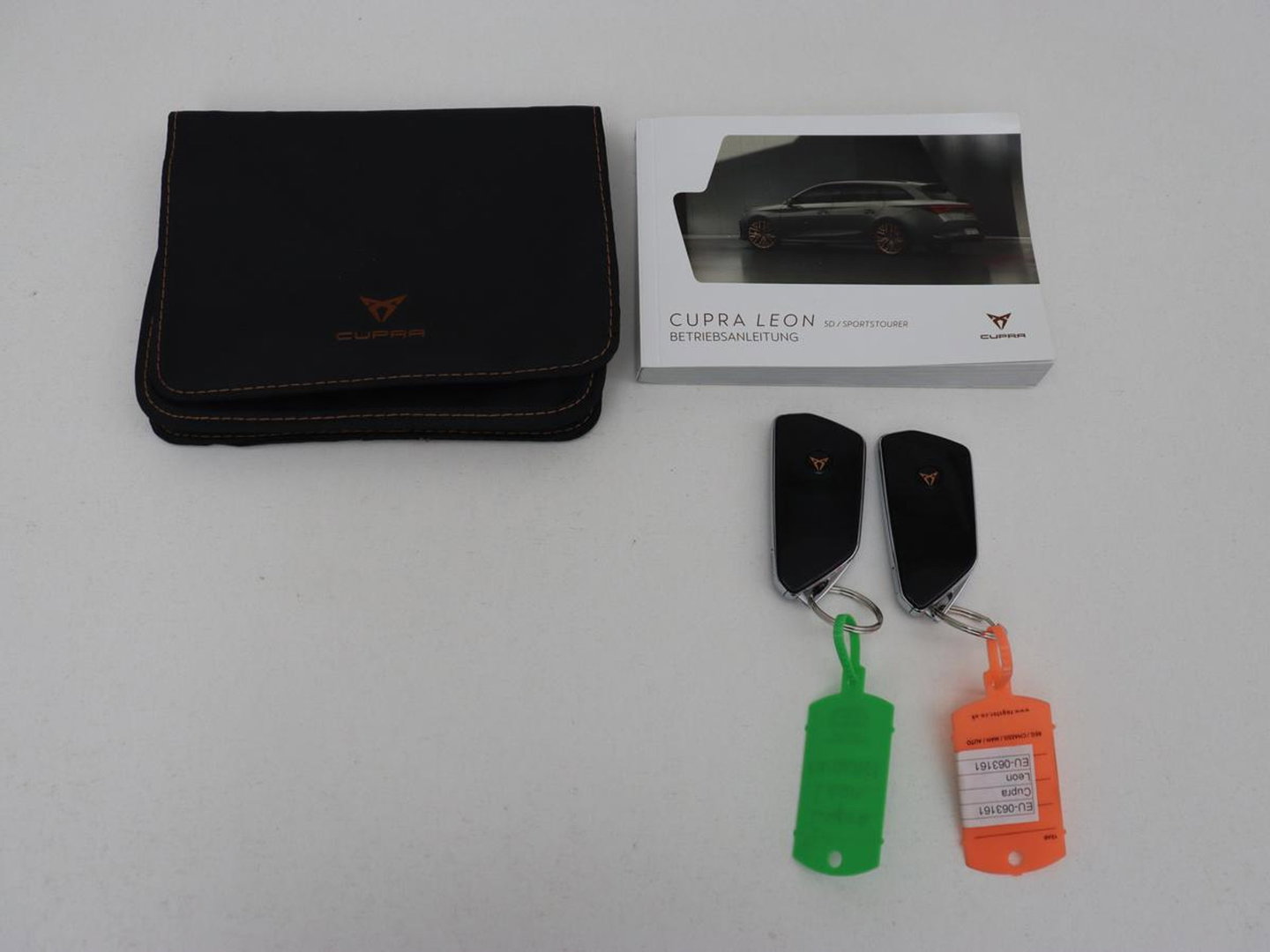 CUPRA Leon 1.4 eHybrid | SOH 90% | Carplay | Stoelverwarming | Adaptive cruise | Memory | Camera | Sfeerverlichting | Keyless | Sportstoelen | Navigatie | Full LED | Parkeerhulp | PHEV | Plug In