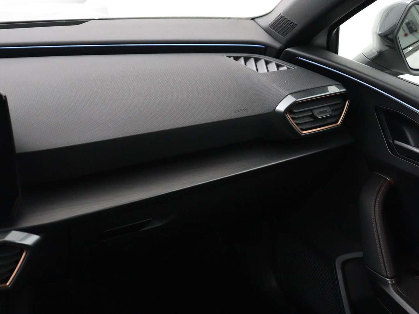 CUPRA Leon 1.4 eHybrid | SOH 90% | Carplay | Stoelverwarming | Adaptive cruise | Memory | Camera | Sfeerverlichting | Keyless | Sportstoelen | Navigatie | Full LED | Parkeerhulp | PHEV | Plug In