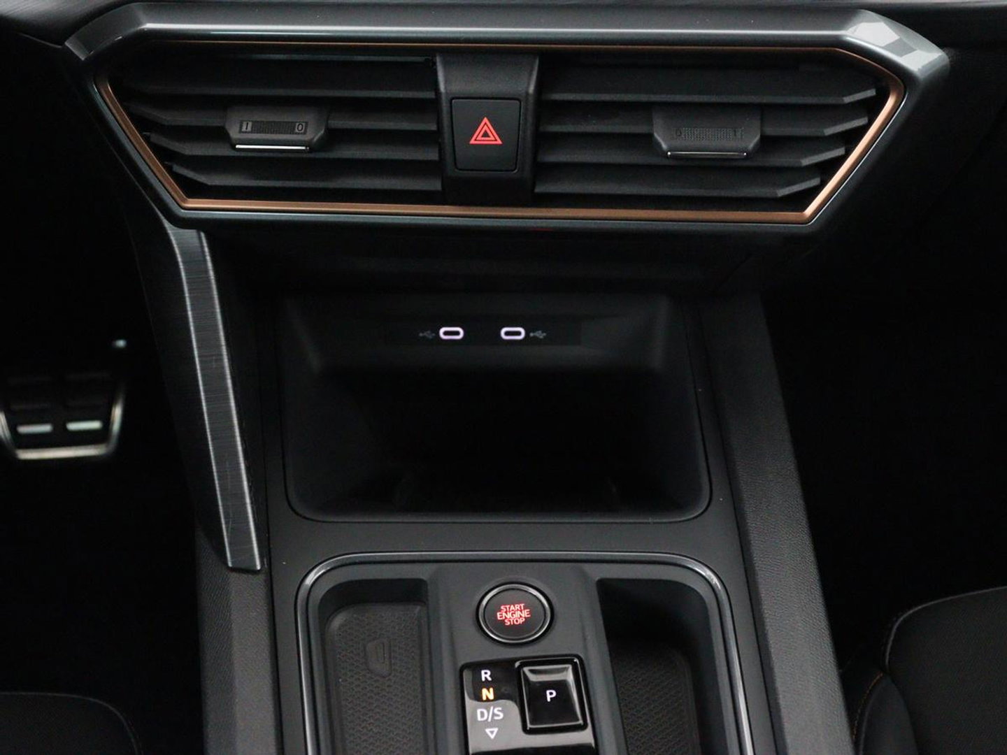 CUPRA Leon 1.4 eHybrid | SOH 90% | Carplay | Stoelverwarming | Adaptive cruise | Memory | Camera | Sfeerverlichting | Keyless | Sportstoelen | Navigatie | Full LED | Parkeerhulp | PHEV | Plug In