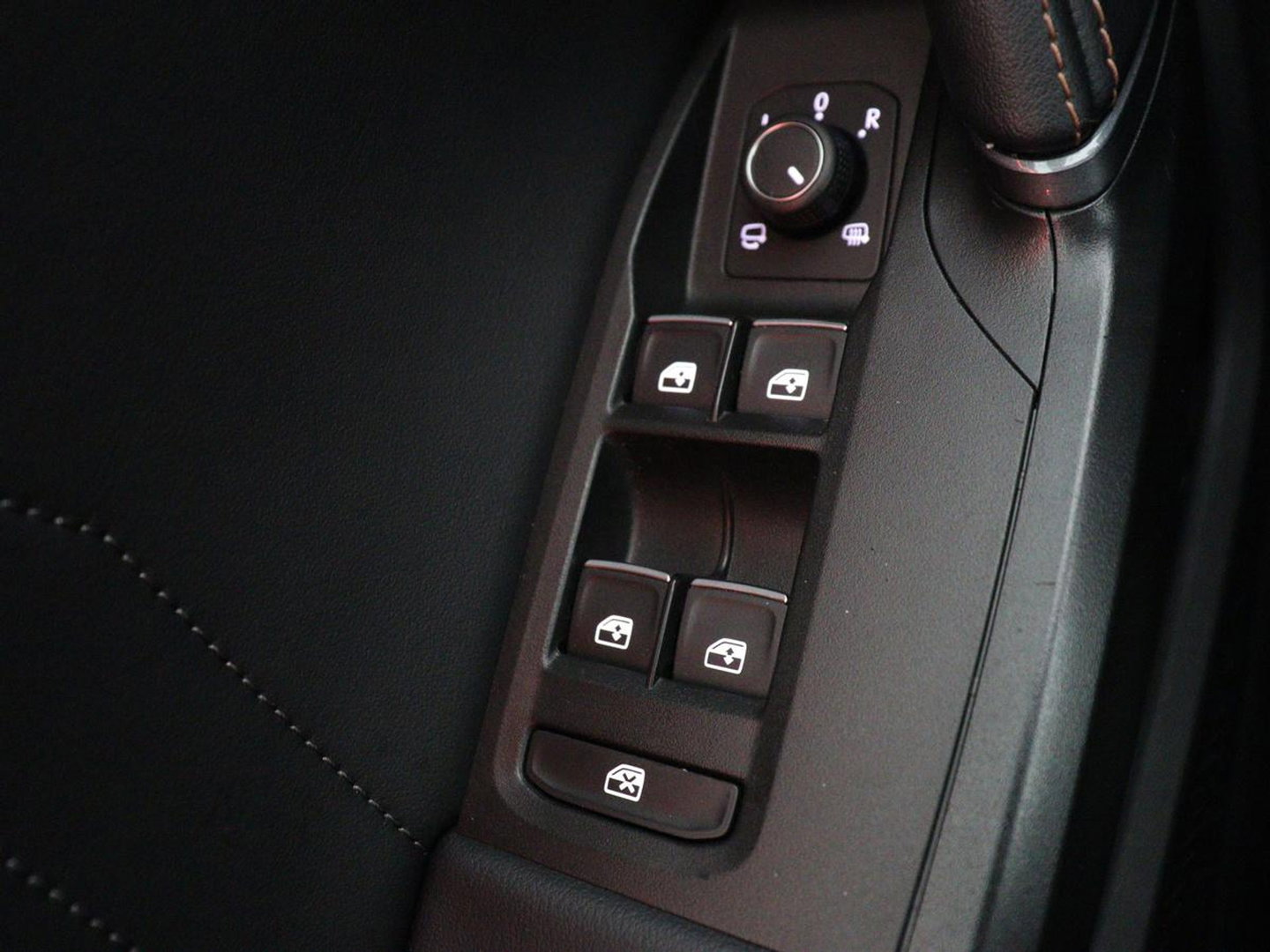 CUPRA Leon 1.4 eHybrid | SOH 90% | Carplay | Stoelverwarming | Adaptive cruise | Memory | Camera | Sfeerverlichting | Keyless | Sportstoelen | Navigatie | Full LED | Parkeerhulp | PHEV | Plug In