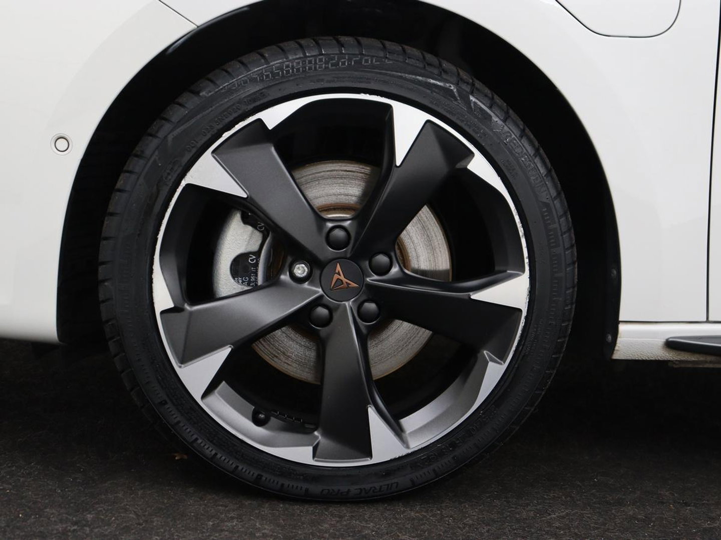 CUPRA Leon 1.4 eHybrid | SOH 90% | Carplay | Stoelverwarming | Adaptive cruise | Memory | Camera | Sfeerverlichting | Keyless | Sportstoelen | Navigatie | Full LED | Parkeerhulp | PHEV | Plug In