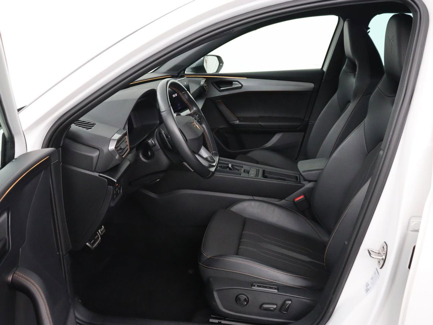 CUPRA Leon 1.4 eHybrid | SOH 90% | Carplay | Stoelverwarming | Adaptive cruise | Memory | Camera | Sfeerverlichting | Keyless | Sportstoelen | Navigatie | Full LED | Parkeerhulp | PHEV | Plug In