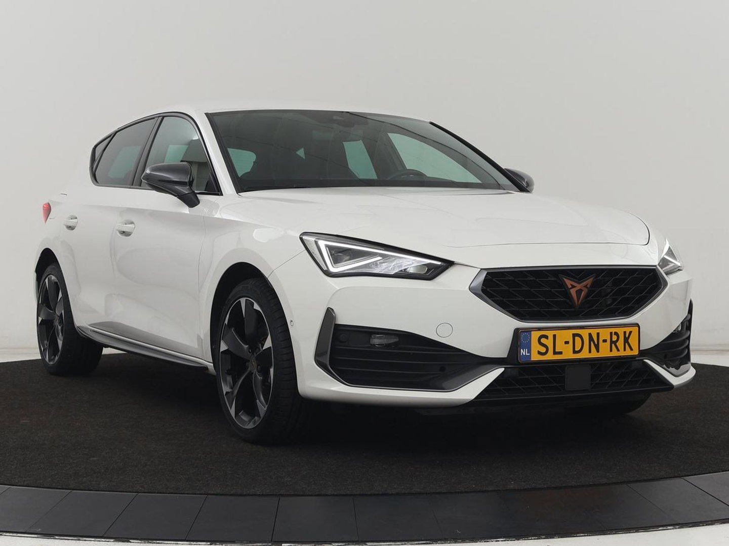 CUPRA Leon 1.4 eHybrid | SOH 90% | Carplay | Stoelverwarming | Adaptive cruise | Memory | Camera | Sfeerverlichting | Keyless | Sportstoelen | Navigatie | Full LED | Parkeerhulp | PHEV | Plug In