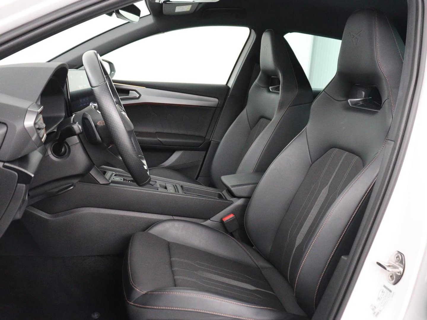 CUPRA Leon 1.4 eHybrid | SOH 90% | Carplay | Stoelverwarming | Adaptive cruise | Memory | Camera | Sfeerverlichting | Keyless | Sportstoelen | Navigatie | Full LED | Parkeerhulp | PHEV | Plug In