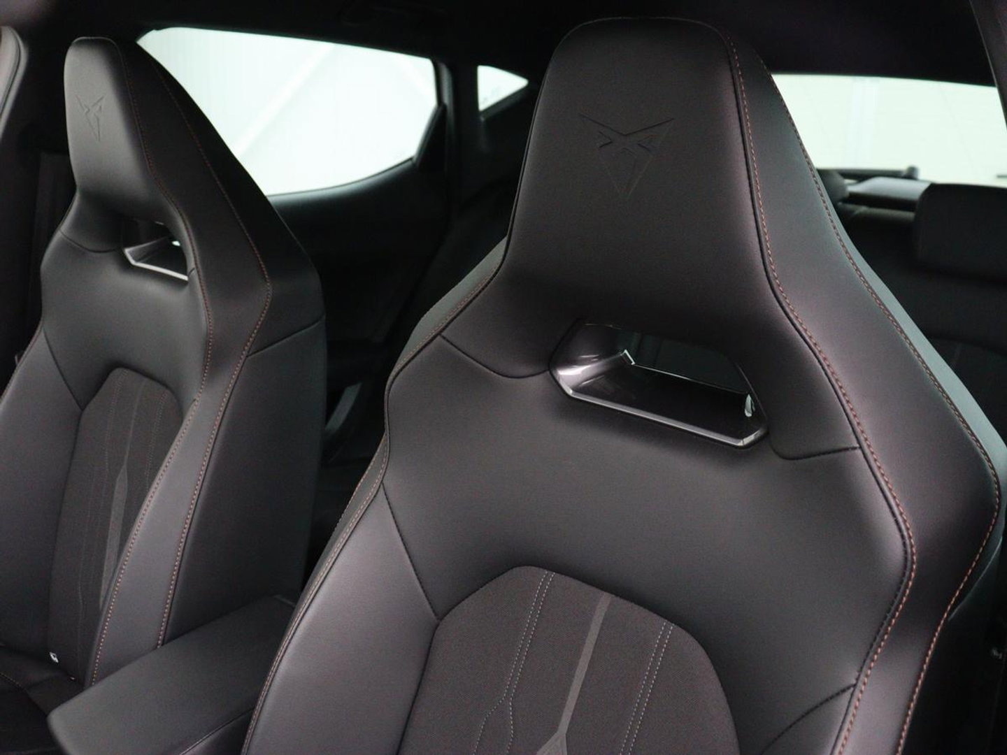 CUPRA Leon 1.4 eHybrid | SOH 90% | Carplay | Stoelverwarming | Adaptive cruise | Memory | Camera | Sfeerverlichting | Keyless | Sportstoelen | Navigatie | Full LED | Parkeerhulp | PHEV | Plug In