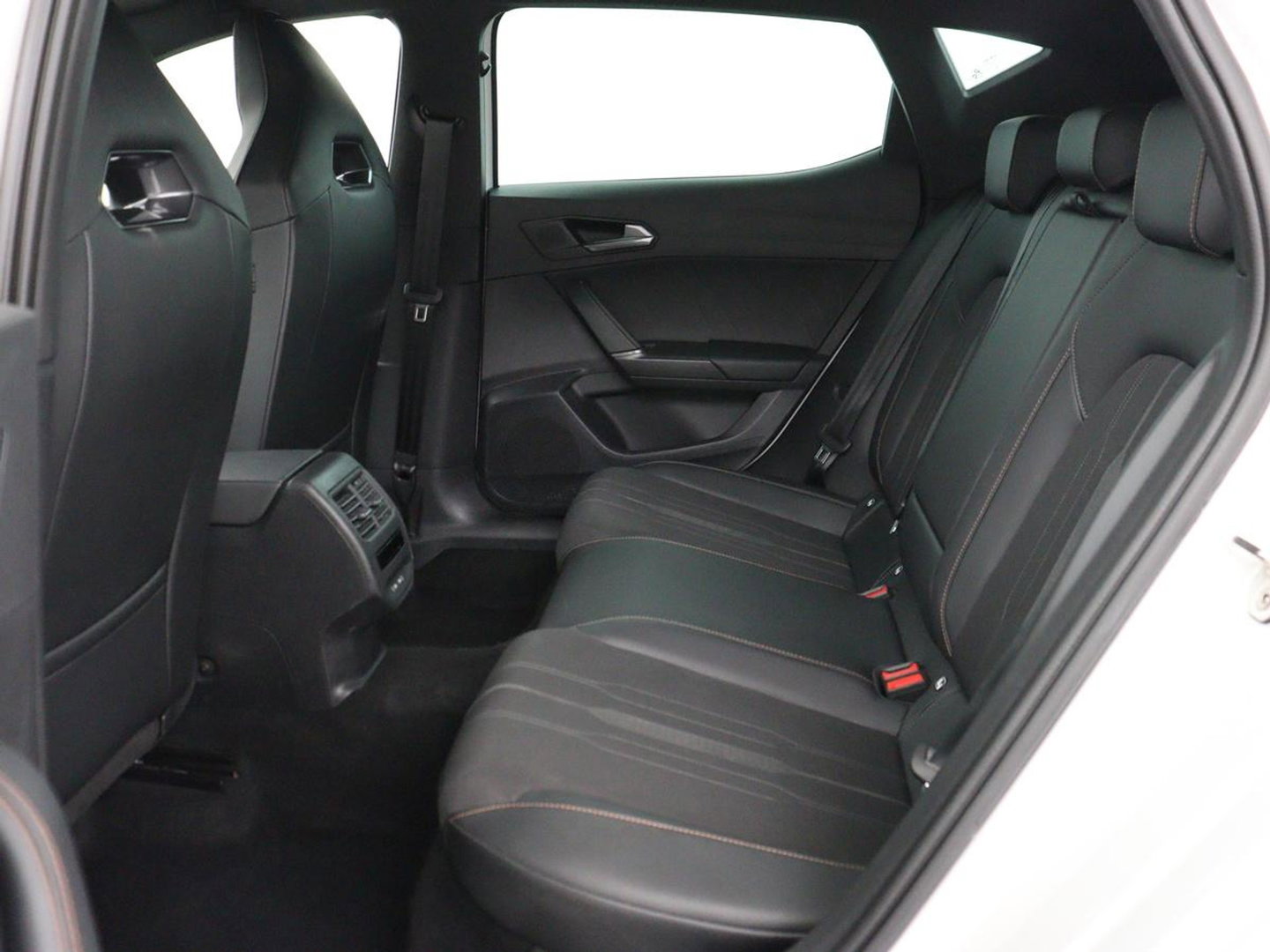 CUPRA Leon 1.4 eHybrid | SOH 90% | Carplay | Stoelverwarming | Adaptive cruise | Memory | Camera | Sfeerverlichting | Keyless | Sportstoelen | Navigatie | Full LED | Parkeerhulp | PHEV | Plug In