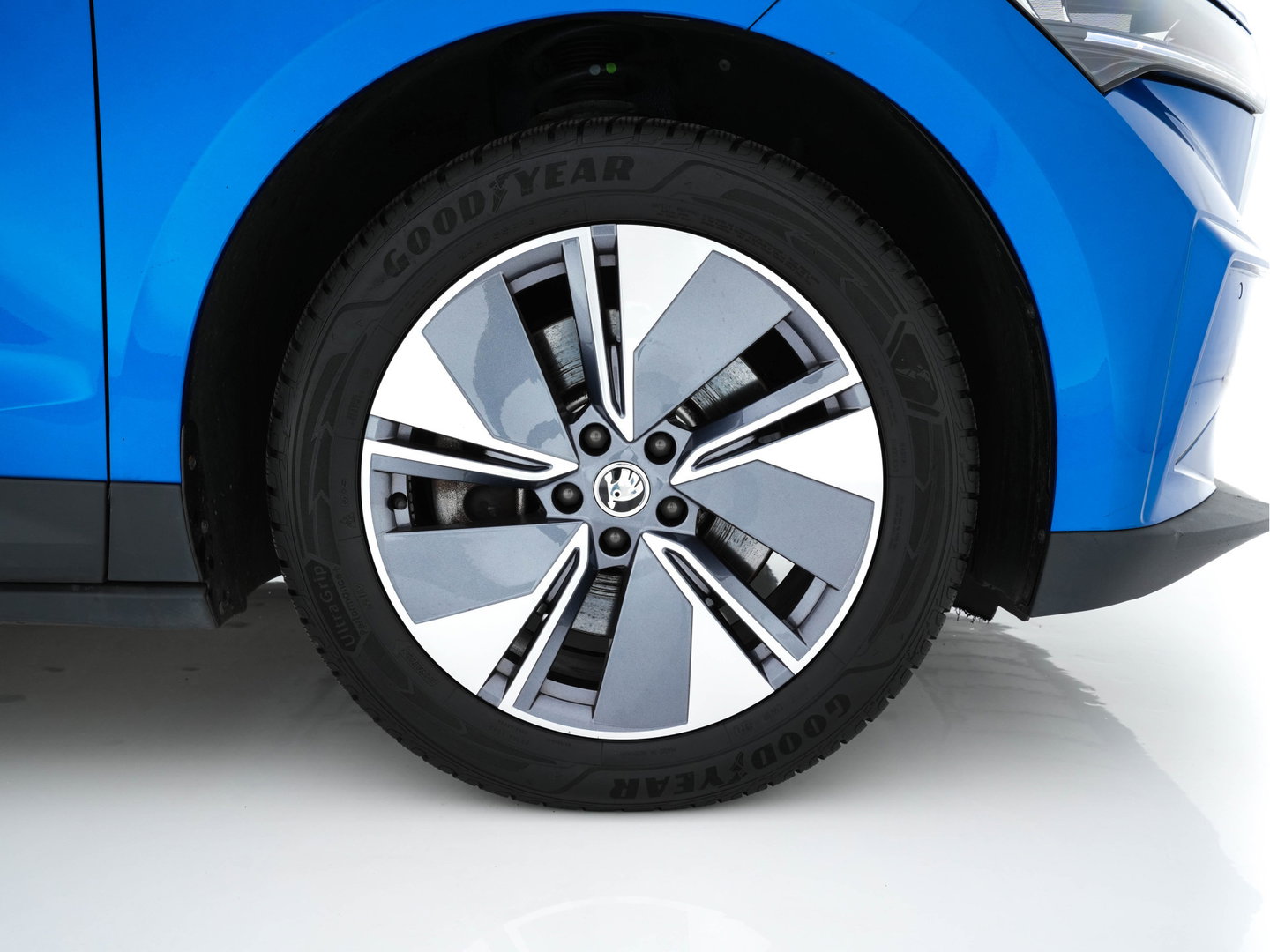 Škoda Enyaq iV 80 Comfort Line [ 3-Fase-11 kW) ] {SOH-88%} (INCL-BTW) *HEATPUMP | LEATHER-MICROFIBRE | FULL-LED | DIGI-COCKPIT | CAMERA | KEYLESS | NAVI-FULLMAP | AMBIENTLIGHT | ECC | HEATED-COMFORTSEATS | DAB+ | PDC | CRUISE | CARPLAY | TOWBAR | 19"