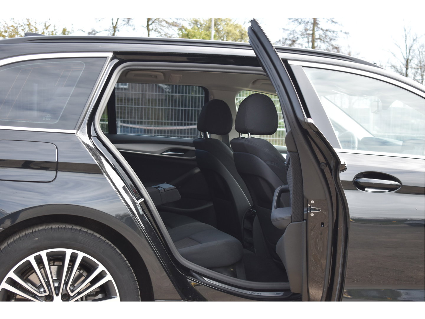 BMW 5 Serie Touring 520i Executive Edition Facelift | NL-Auto | Elekt.trekhaak | Historie | Carplay | Navi | DAB | Full LED | Zeer netjes