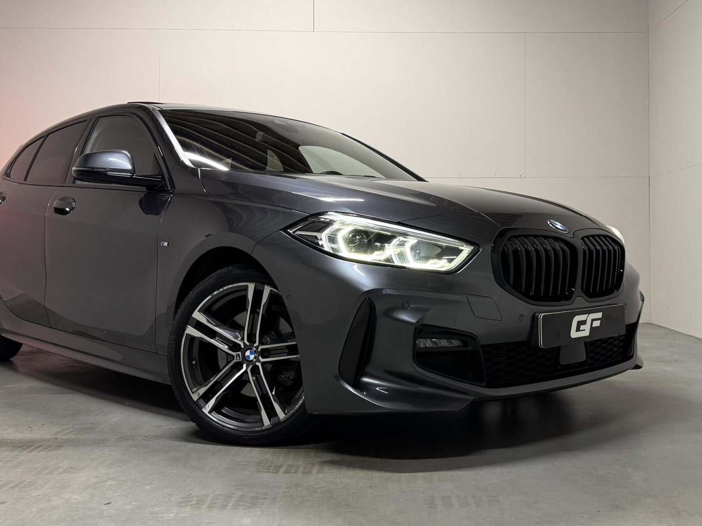 BMW 1 Serie 118i M-Sport Pano H/K Leer Sfeer Carplay NAP